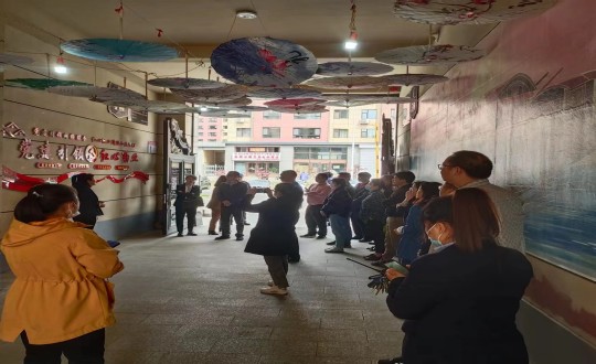 15.云南省參觀團(tuán)及各級領(lǐng)導(dǎo)一行到金鼎陽光“紅心物業(yè)”進(jìn)行參觀_副本.jpg 15.云南省參觀團(tuán)及各級領(lǐng)導(dǎo)一行到金鼎陽光“紅心物業(yè)”進(jìn)行參觀_副本.jpg