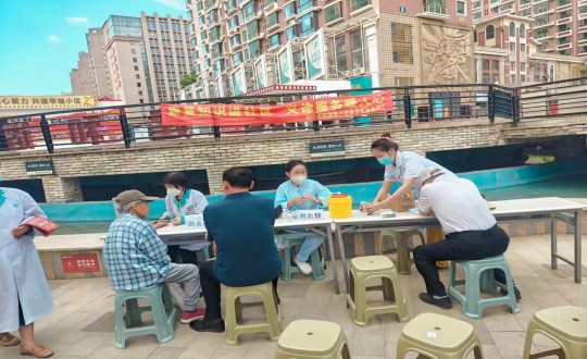 35.醫(yī)療公司長影世紀村義診活動現(xiàn)場_副本.jpg 35.醫(yī)療公司長影世紀村義診活動現(xiàn)場_副本.jpg