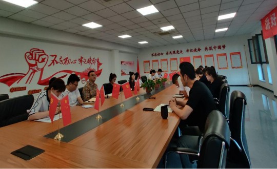 2.南山總公司“6月總結(jié)暨7月計(jì)劃營(yíng)銷(xiāo)會(huì)”現(xiàn)場(chǎng)_副本.jpg 2.南山總公司“6月總結(jié)暨7月計(jì)劃營(yíng)銷(xiāo)會(huì)”現(xiàn)場(chǎng)_副本.jpg