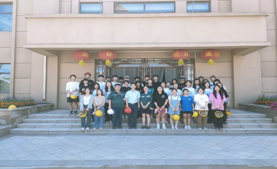 10.長春工程學(xué)院師生到裝配式總公司參觀學(xué)習(xí)合影留念_副本.jpg 10.長春工程學(xué)院師生到裝配式總公司參觀學(xué)習(xí)合影留念_副本.jpg