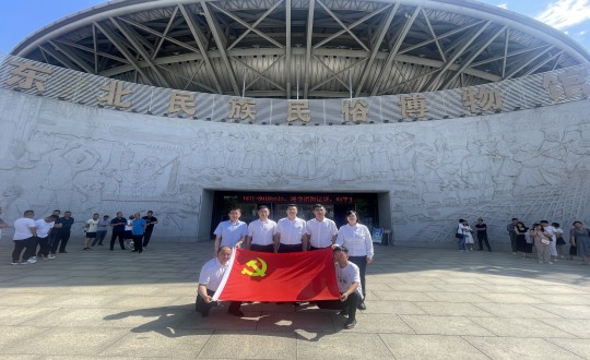 13.康養(yǎng)地產(chǎn)公司全體黨員“七一”主題活動合影留念_副本.jpg 13.康養(yǎng)地產(chǎn)公司全體黨員“七一”主題活動合影留念_副本.jpg