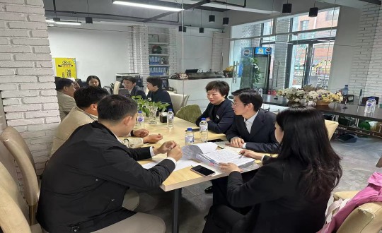 高漸總攜團(tuán)隊(duì)與商鋪業(yè)主進(jìn)行座談_副本.jpg 高漸總攜團(tuán)隊(duì)與商鋪業(yè)主進(jìn)行座談_副本.jpg