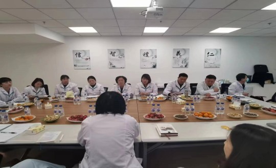 23.醫(yī)療公司召開迎新春經(jīng)營(yíng)研討茶話會(huì)_副本.jpg 23.醫(yī)療公司召開迎新春經(jīng)營(yíng)研討茶話會(huì)_副本.jpg