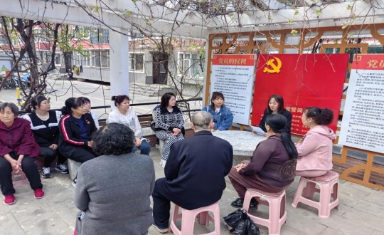 13.物業(yè)總公司敦化項(xiàng)目“樓宇黨課”活動現(xiàn)場_副本.jpg 13.物業(yè)總公司敦化項(xiàng)目“樓宇黨課”活動現(xiàn)場_副本.jpg