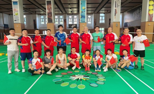 8.國(guó)信南山羽毛球社群開展南山業(yè)主羽毛球團(tuán)體友誼賽_副本.jpg 8.國(guó)信南山羽毛球社群開展南山業(yè)主羽毛球團(tuán)體友誼賽_副本.jpg