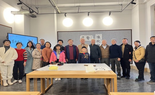 2.“墨香南山·師承名家”書法私享課學(xué)員與孟繁禧先生合影留念_副本.jpg 2.“墨香南山·師承名家”書法私享課學(xué)員與孟繁禧先生合影留念_副本.jpg