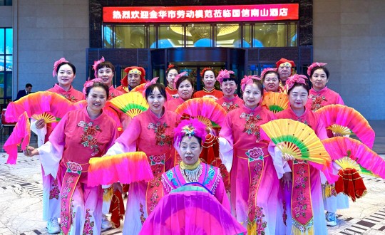 17.酒店公司組織策劃秧歌迎賓儀式_副本.jpg 17.酒店公司組織策劃秧歌迎賓儀式_副本.jpg