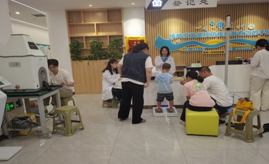 15.醫(yī)療公司“科學評估，助力成長”兒童義診活動現(xiàn)場_副本.jpg