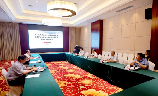 2.榮成市委市政府領(lǐng)導(dǎo)聽取王巖董事長匯報工作_副本.jpg 2.榮成市委市政府領(lǐng)導(dǎo)聽取王巖董事長匯報工作_副本.jpg