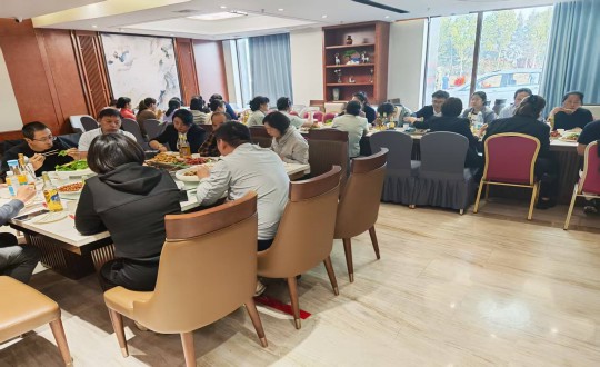 2.長(zhǎng)白山國(guó)信酒店開展年中團(tuán)建_副本.jpg 2.長(zhǎng)白山國(guó)信酒店開展年中團(tuán)建_副本.jpg