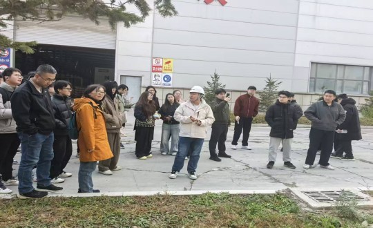 6.吉林農(nóng)大組織學生到裝配式總公司參觀學習_副本.jpg 6.吉林農(nóng)大組織學生到裝配式總公司參觀學習_副本.jpg