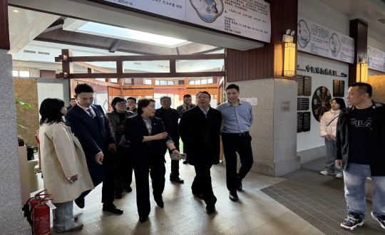 6.李瓊?cè)A總經(jīng)理接待省文旅廳領(lǐng)導(dǎo)及中醫(yī)藥領(lǐng)域?qū)<襙副本.jpg 6.李瓊?cè)A總經(jīng)理接待省文旅廳領(lǐng)導(dǎo)及中醫(yī)藥領(lǐng)域?qū)<襙副本.jpg